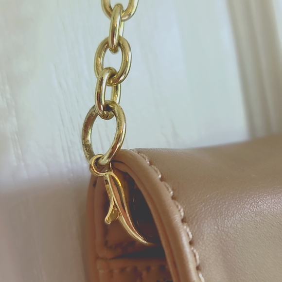 Steve Madden Nude Leather Clutch with Gold accent - Picture 5 of 15